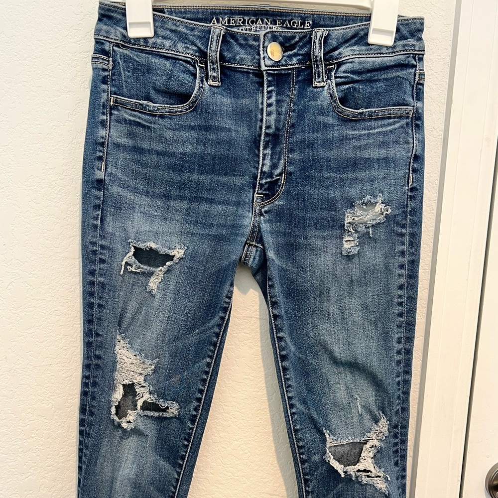 American Eagle Destroyed Denim Jeans size 6